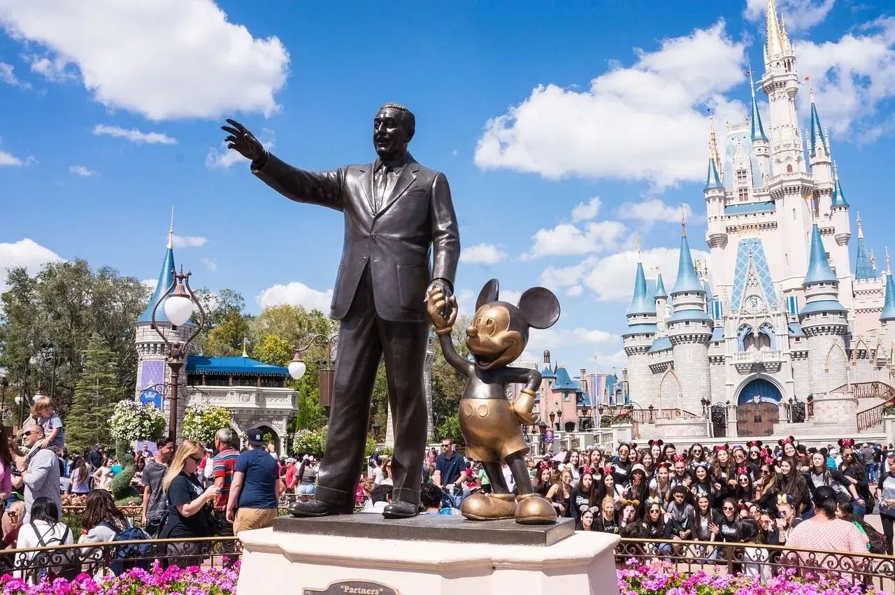 Disney World чи Disneyland: у чому різниця та який парк обрати