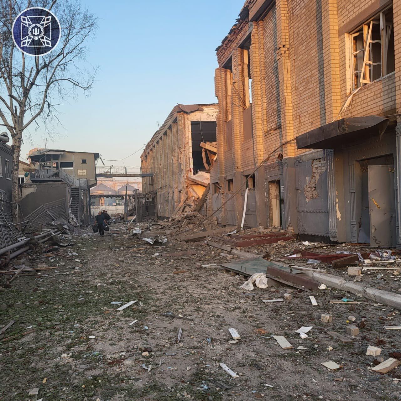 Російська армія вдарила по виправній колонії у Запоріжжі: 17 людей загинуло, більше трьох десятків поранено (фото)