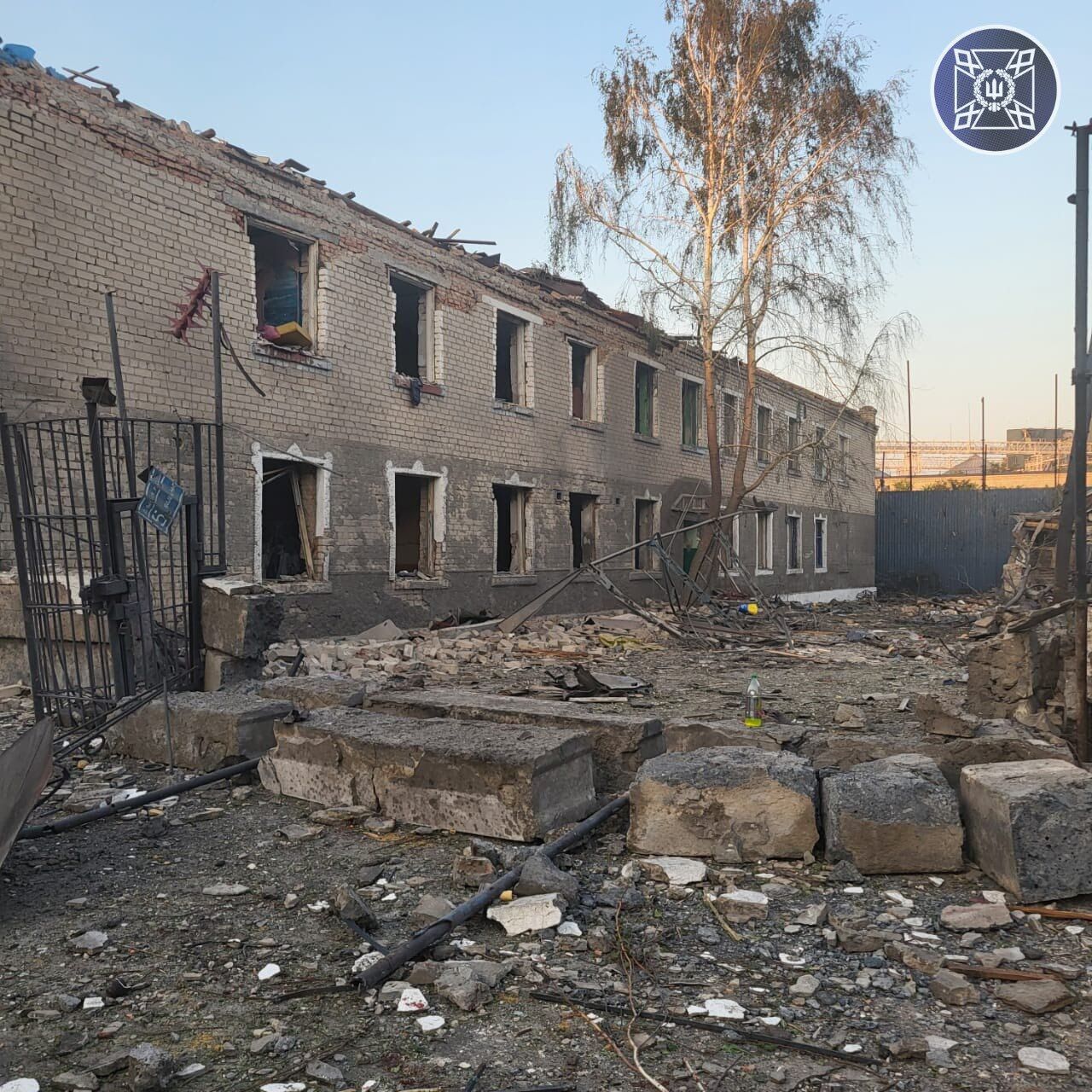 Російська армія вдарила по виправній колонії у Запоріжжі: 17 людей загинуло, більше трьох десятків поранено (фото)