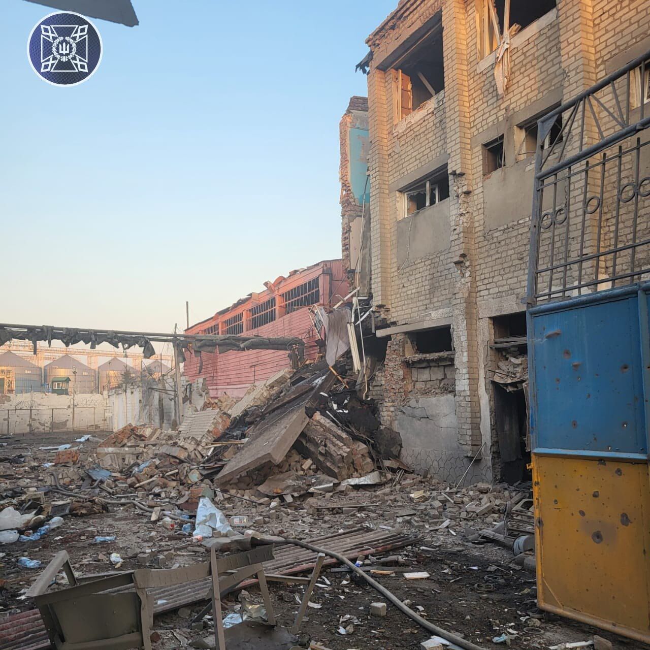 Російська армія вдарила по виправній колонії у Запоріжжі: 17 людей загинуло, більше трьох десятків поранено (фото)