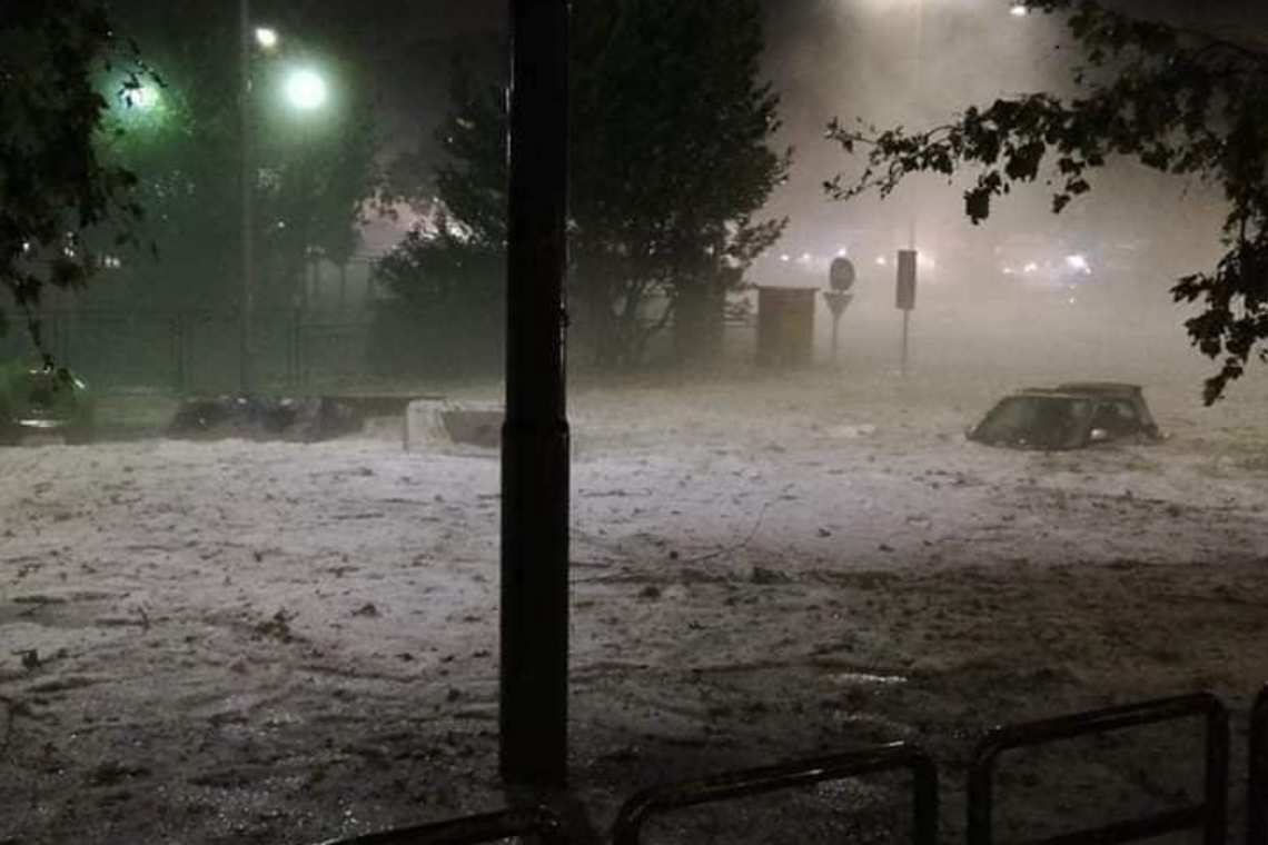 Рим пішов під воду: фото і відео шторму з градом в серці Італії