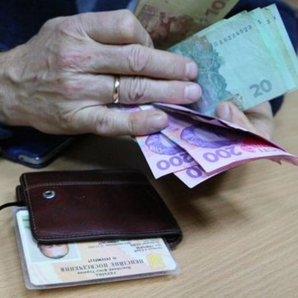 Украинцы получат по две пенсии: в Кабмине раскрыли планы