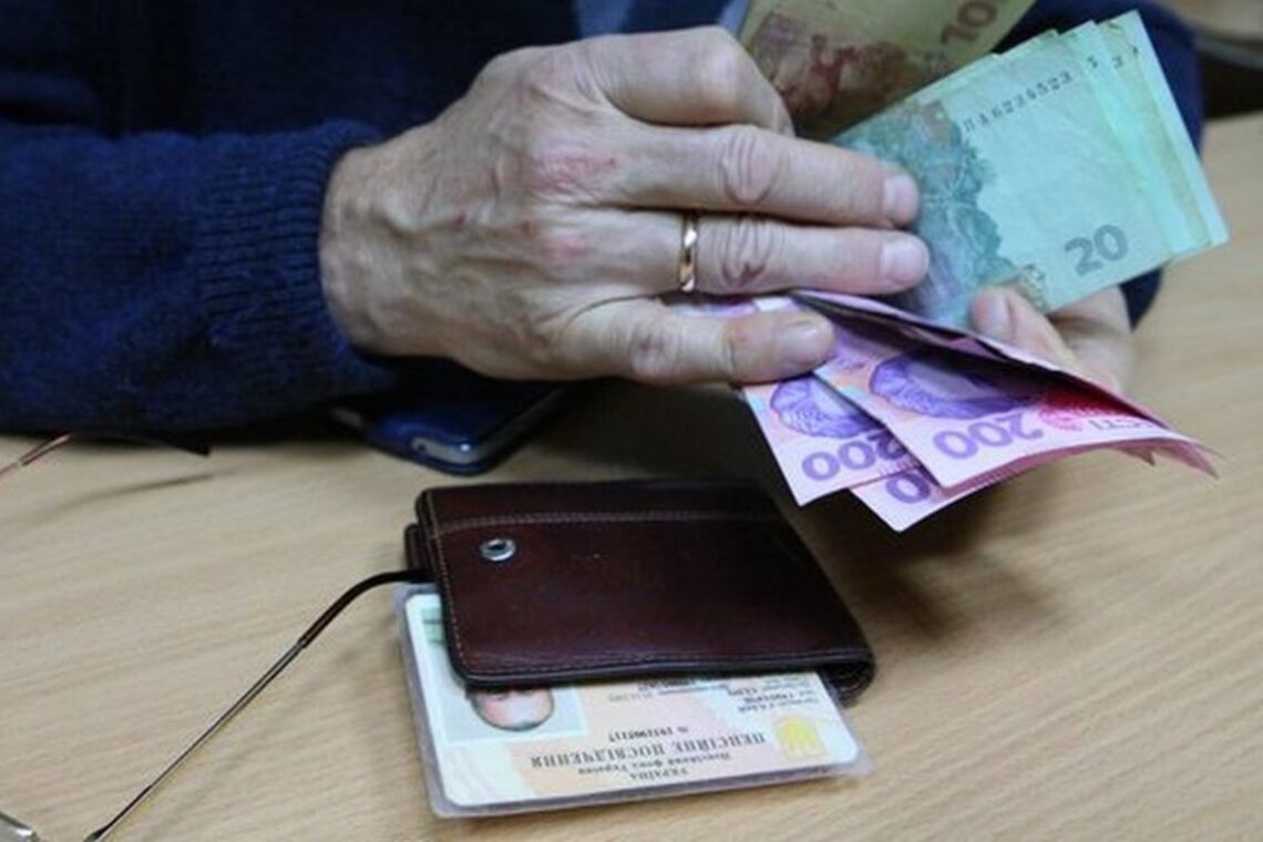 Як жителям Криму одержувати пенсію? Відповідь постпреда Порошенка