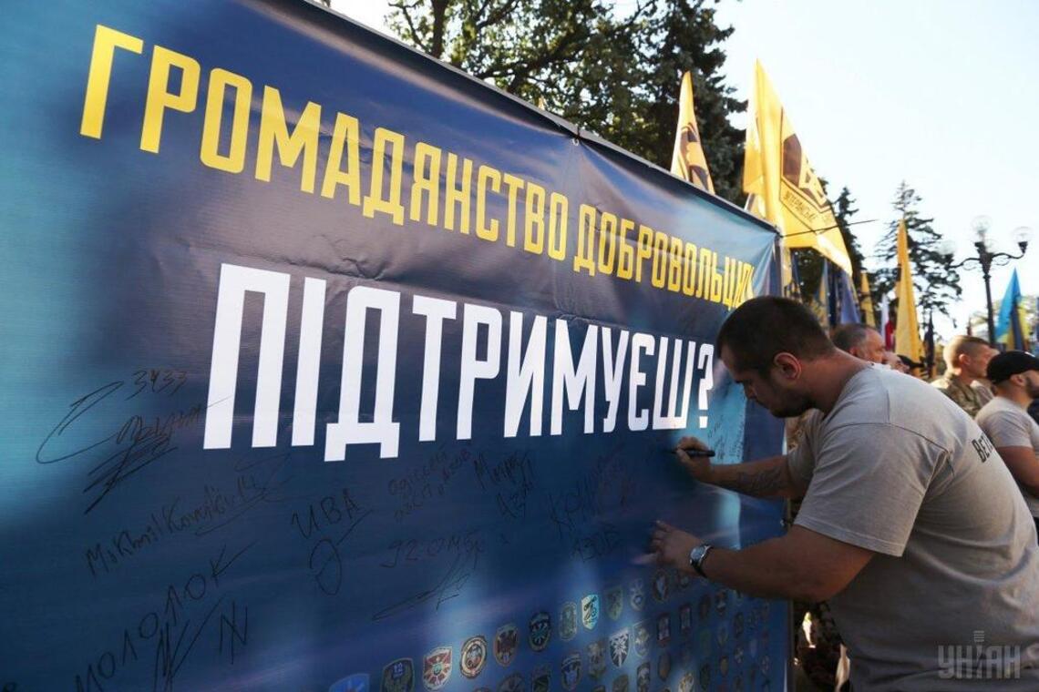 Что с гражданством Украины для иностранных бойцов АТО? Отвечает юрист Леся Василенко