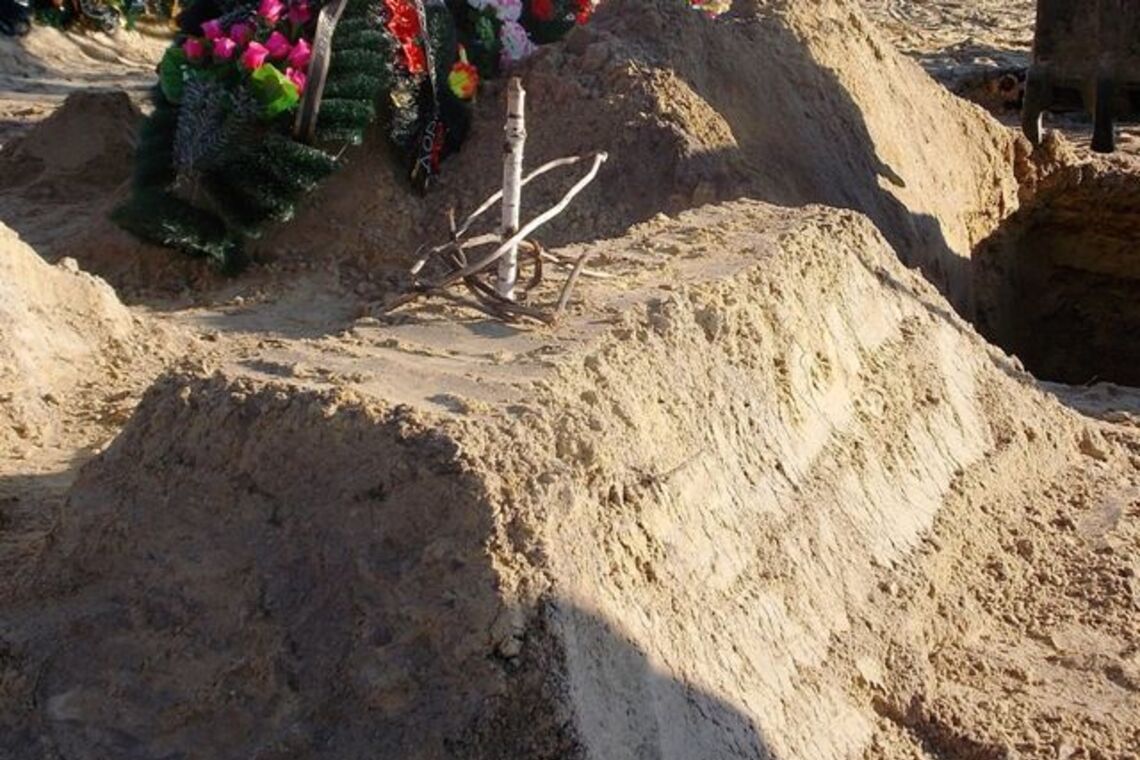 З березовим кілком: як виглядає могила 'пологівського маніяка' Сергія Ткача, фото