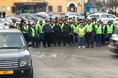 В Україні блоковано ключові траси, люди в люті: що відбувається