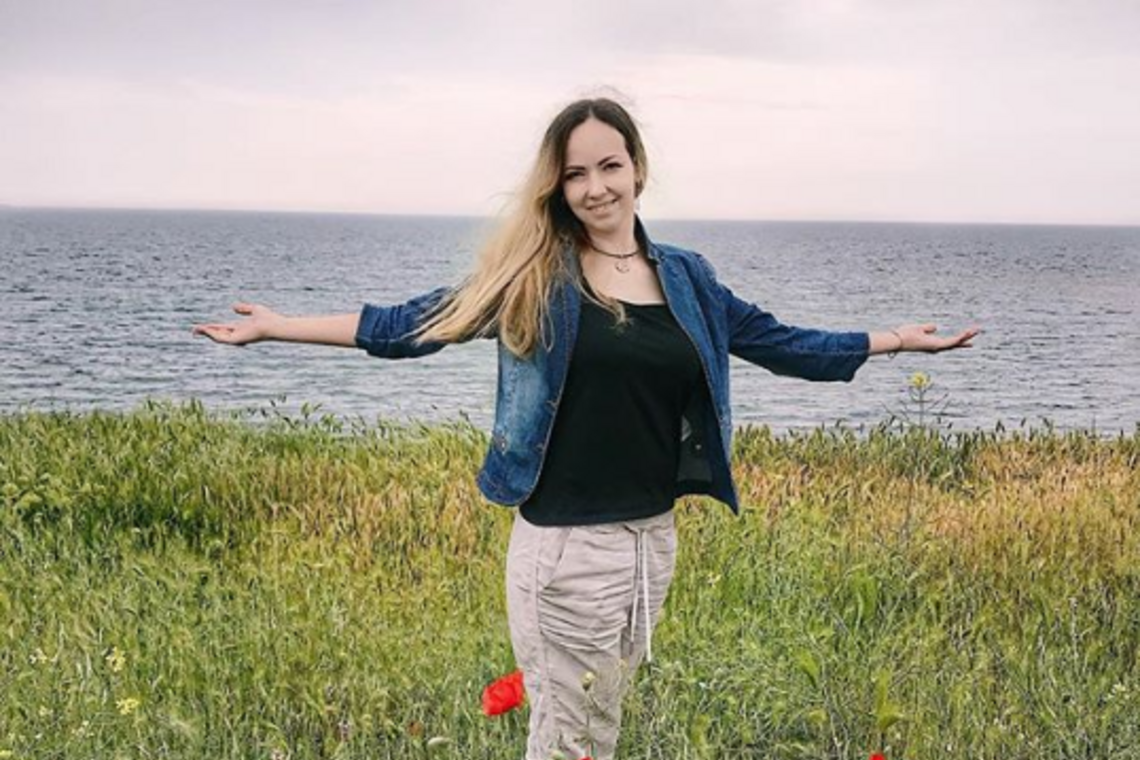 Алена Бардовская: кто она и как оскандалилась с флагом Украины в Крыму. Фото и видео