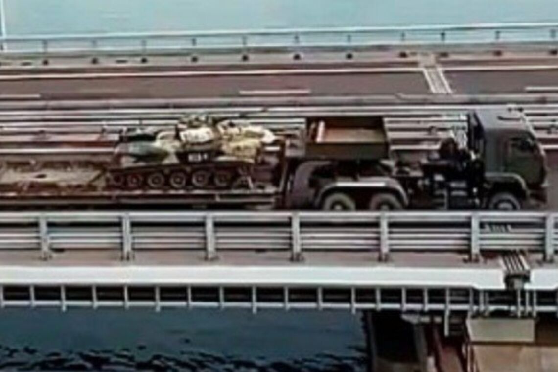 Переброска вооружения РФ по Крымскому мосту. 'Они готовятся, это видно', - предупредил Мирослав Гай