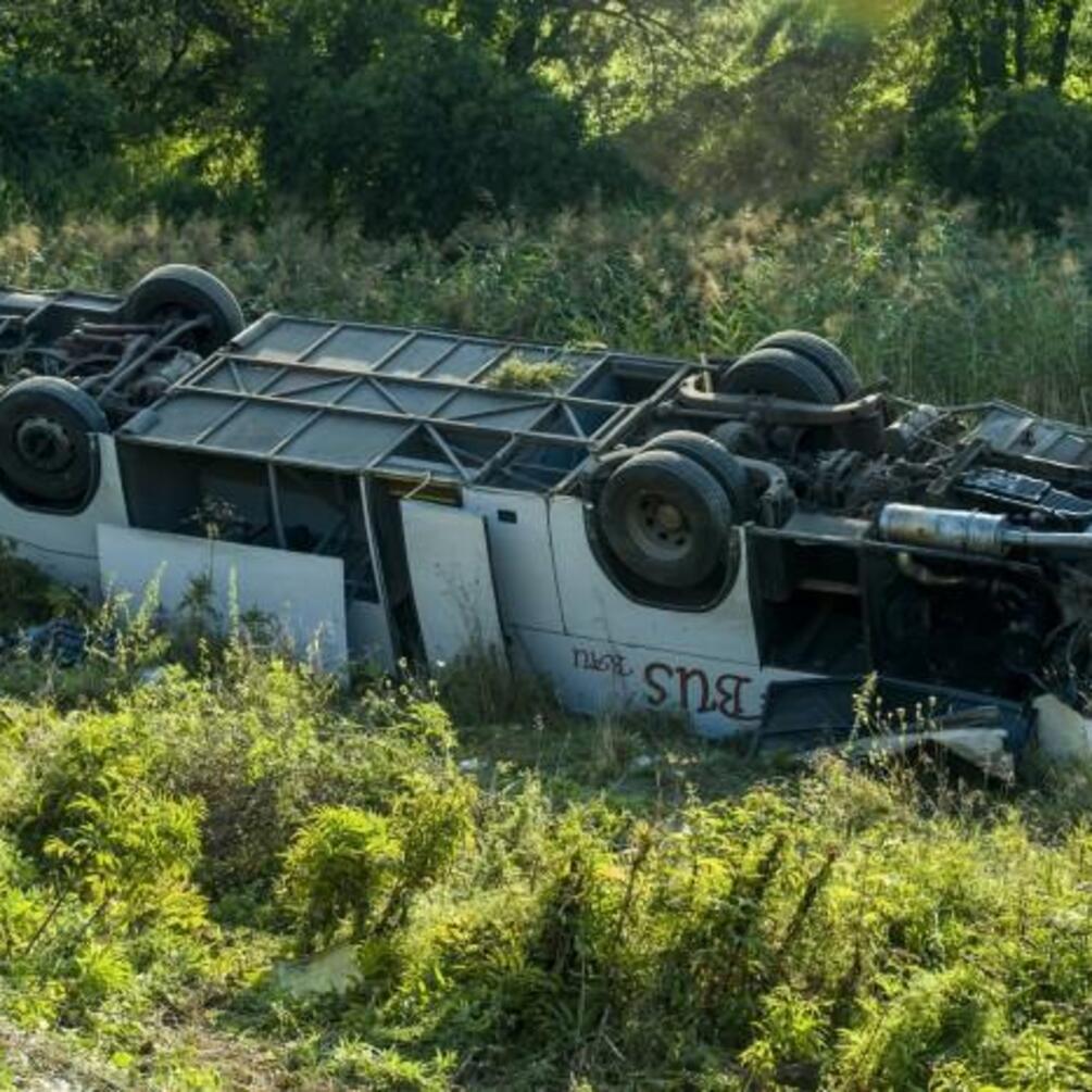 Украинцы попали в ДТП в Европе, много пострадавших: фото с места аварии