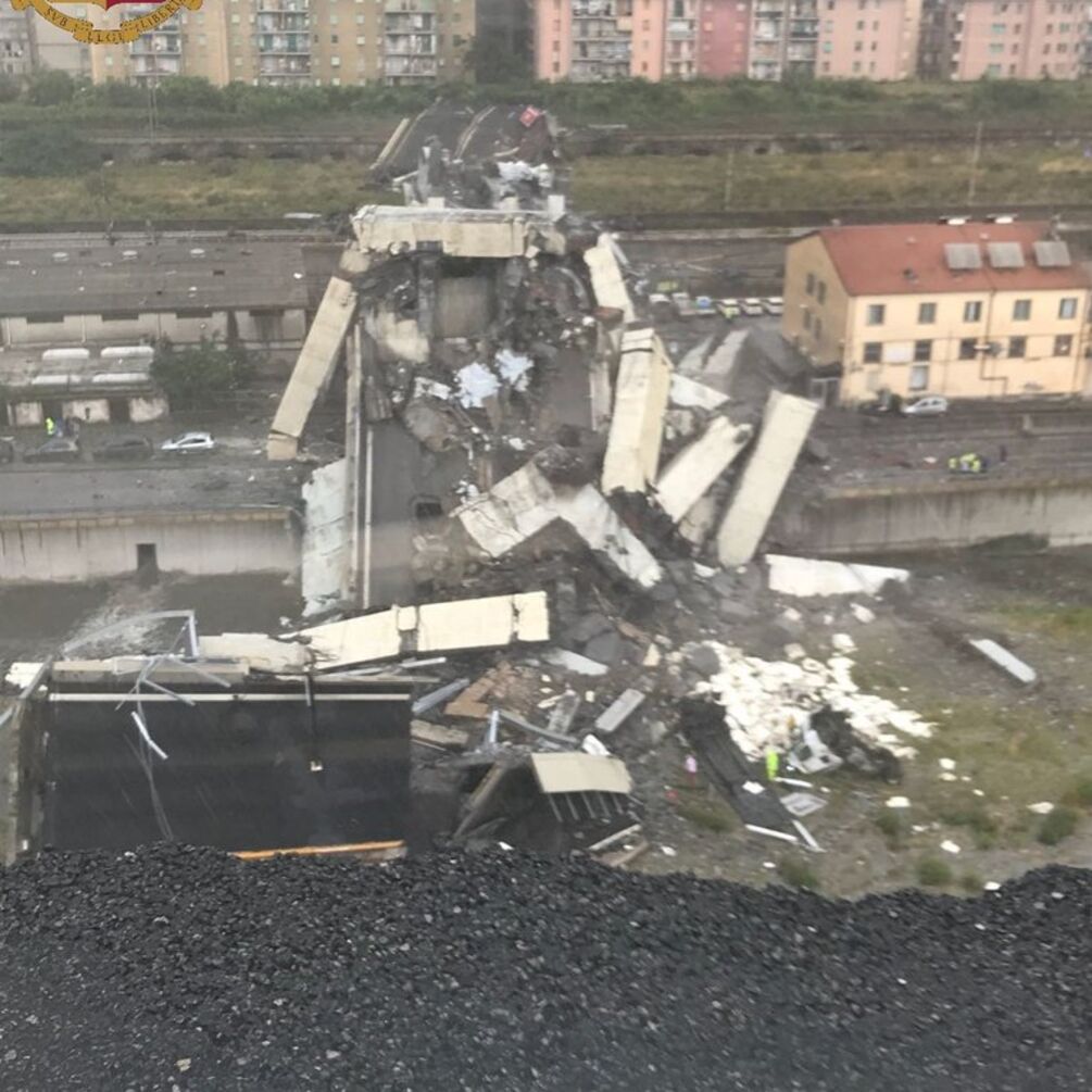 В Италии обрушившийся мост убил десятки людей: опубликованы фото и видео