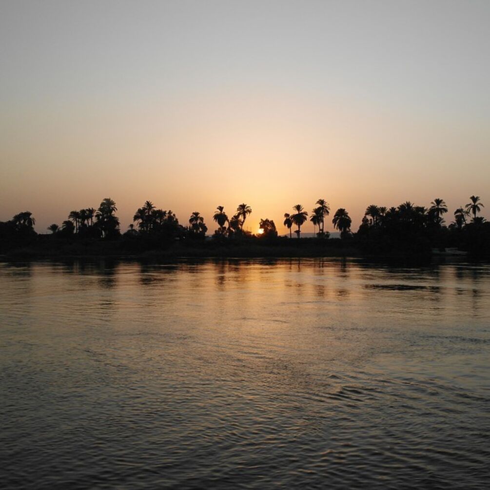 На реке Нил в кораблекрушении погибли десятки детей: фото с места