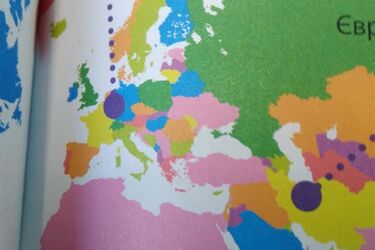 Українське видавництво 'віддало' Крим Росії: скандальні фото