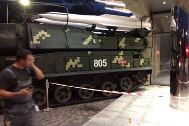Дивом не постраждали люди: мережу схвилювали фото і відео небезпечної НП на репетиції параду в Києві