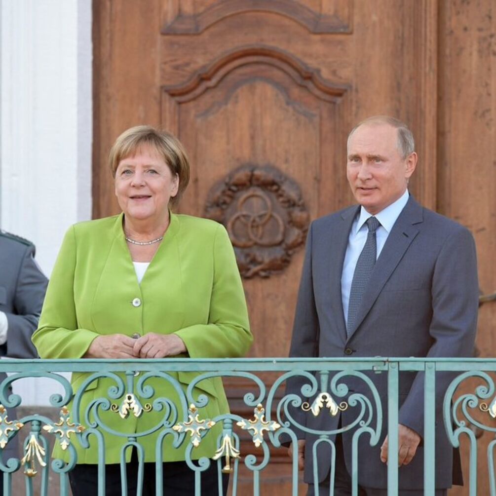 Торкнулися чотирьох тем: з'явилися важливі деталі переговорів Путіна з Меркель і фото