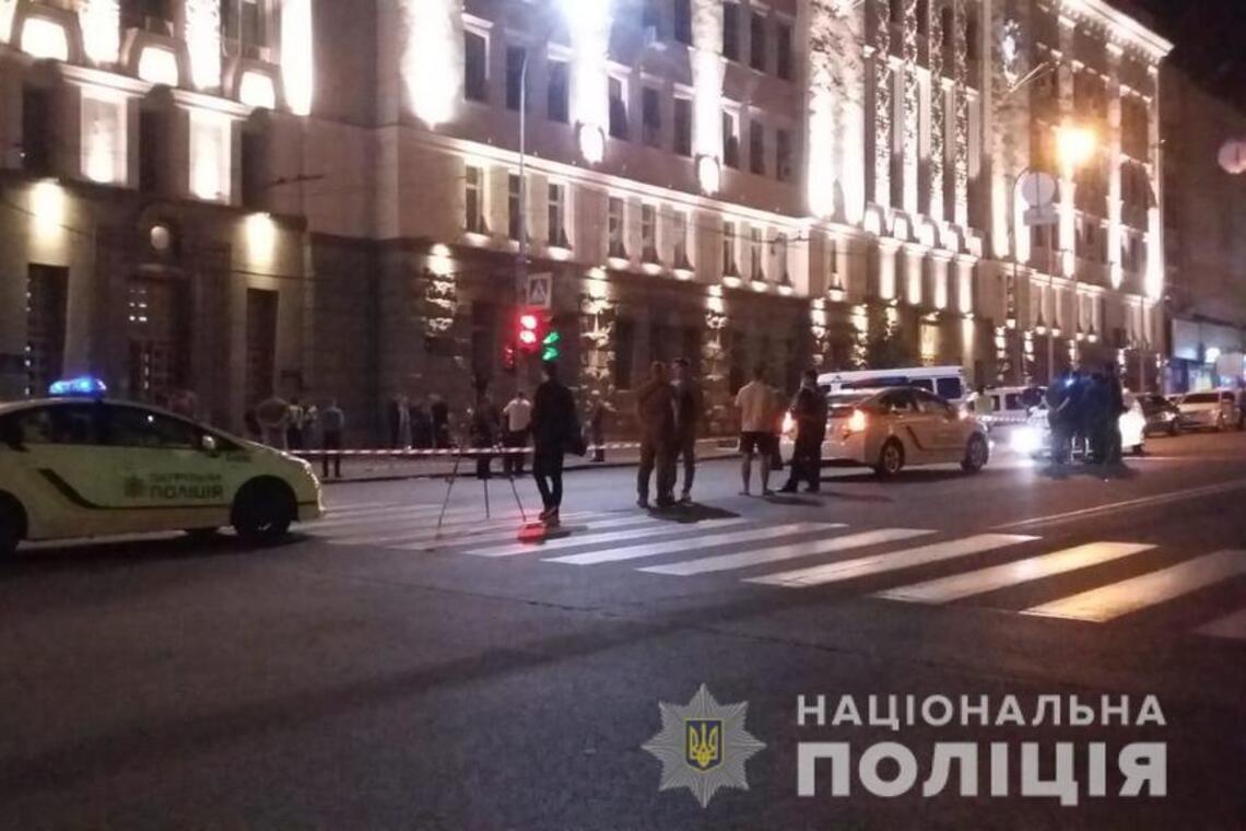 В Харькове устроили вооруженное нападение на горсовет, убит полицейский: фото и видео с места ЧП