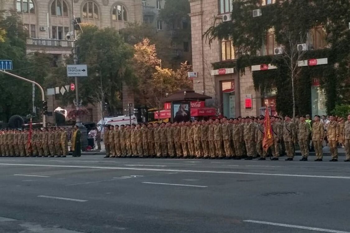 Марш військових і танки: з'явилися вражаючі фото і відео репетиції параду до Дня Незалежності