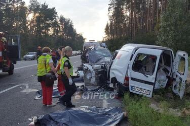 Одна помилка - і чотири трупи: під Києвом сталася страшна ДТП, багато загиблих, фото і відео