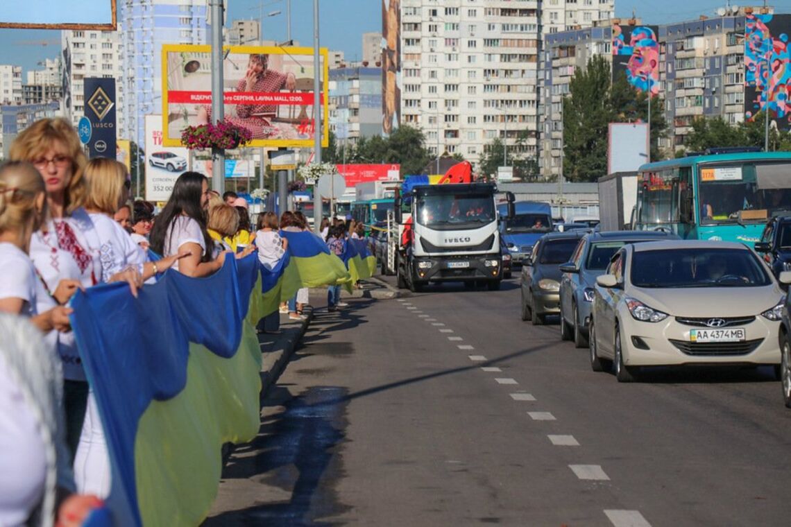 В Киеве установили удивительный рекорд ко Дню флага Украины: яркие фото и видео