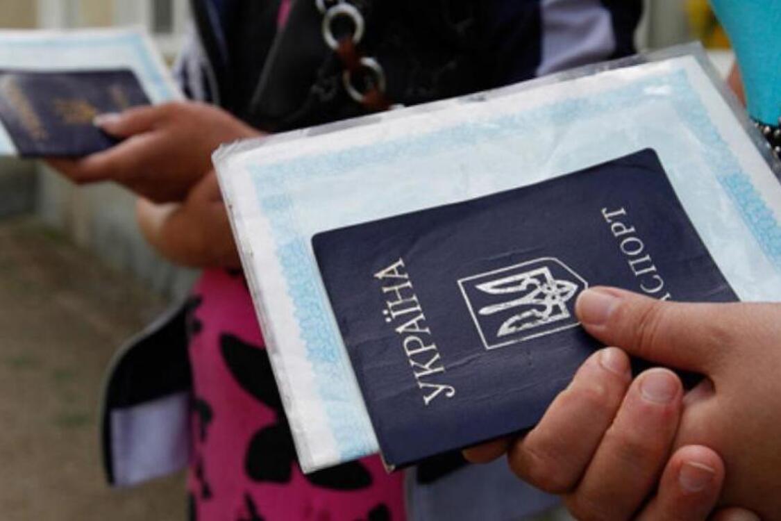 Закордонні паспорти України є у всіх сепаратистів на Донбасі: під країну підклали бомбу