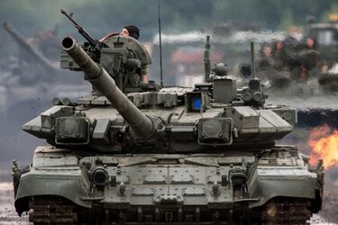 Росія оточує Україну військами: Арестович дав невтішний прогноз