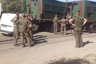 Нацгвардейцы, ехавшие на парад в Киеве, попали в опасное ДТП: опубликованы фото 