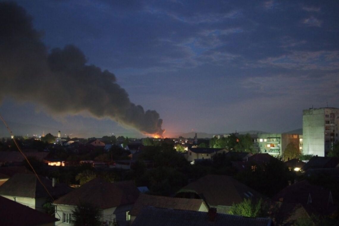 На Закарпатье сгорели склады 'Новой почты': опубликованы жуткие фото и видео