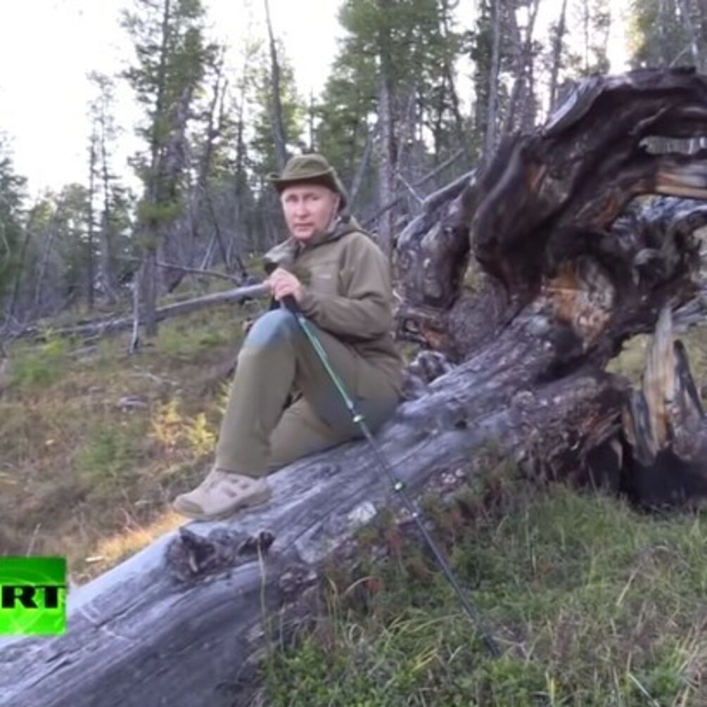 Путин показал видео о том, чем он занимался с другом  в лесу 