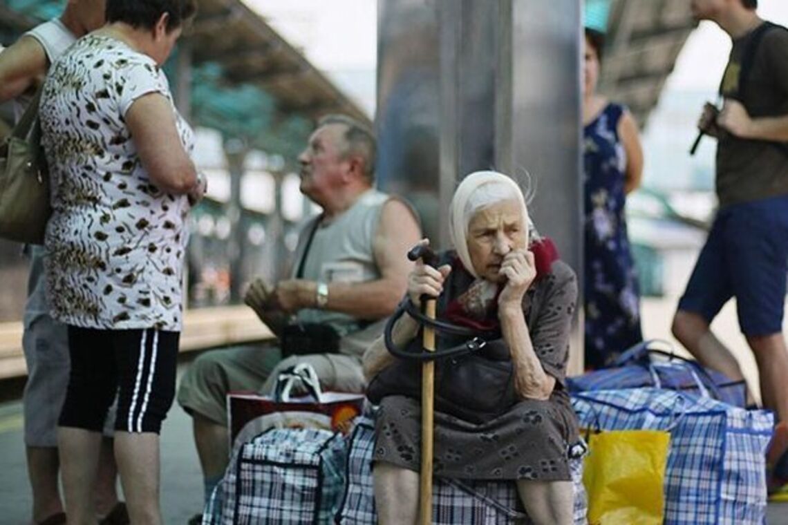 Допомогу переселенцям в Україні назвали ганьбою