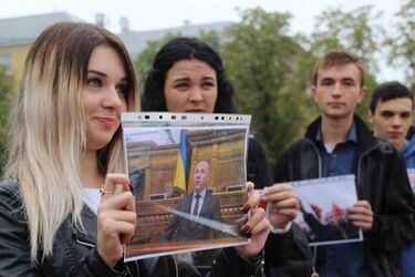 Спадкоємці 'бабусь Путіна': в мережі підняли на сміх фото божевільної акції в Луганську