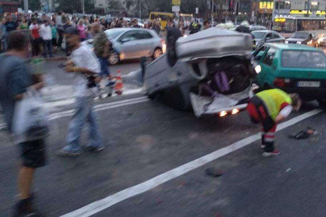 В Киеве феерически пьяный водитель устроил погоню и ДТП с пятью авто: фото и видео