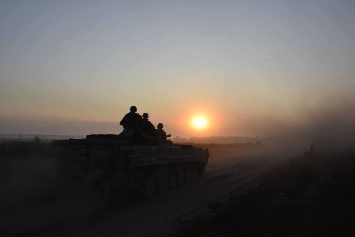 Украинские военные провели динамичные учения со стрельбой: яркие фото