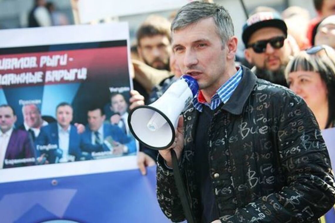 Олег Михайлик уже шутит: что сейчас с раненым активистом