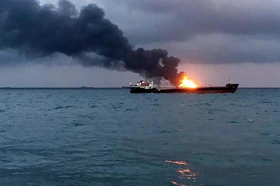 Смертельна пожежа поблизу Керченської протоки: генерал Романенко про причини і наслідки трагедії з танкерами