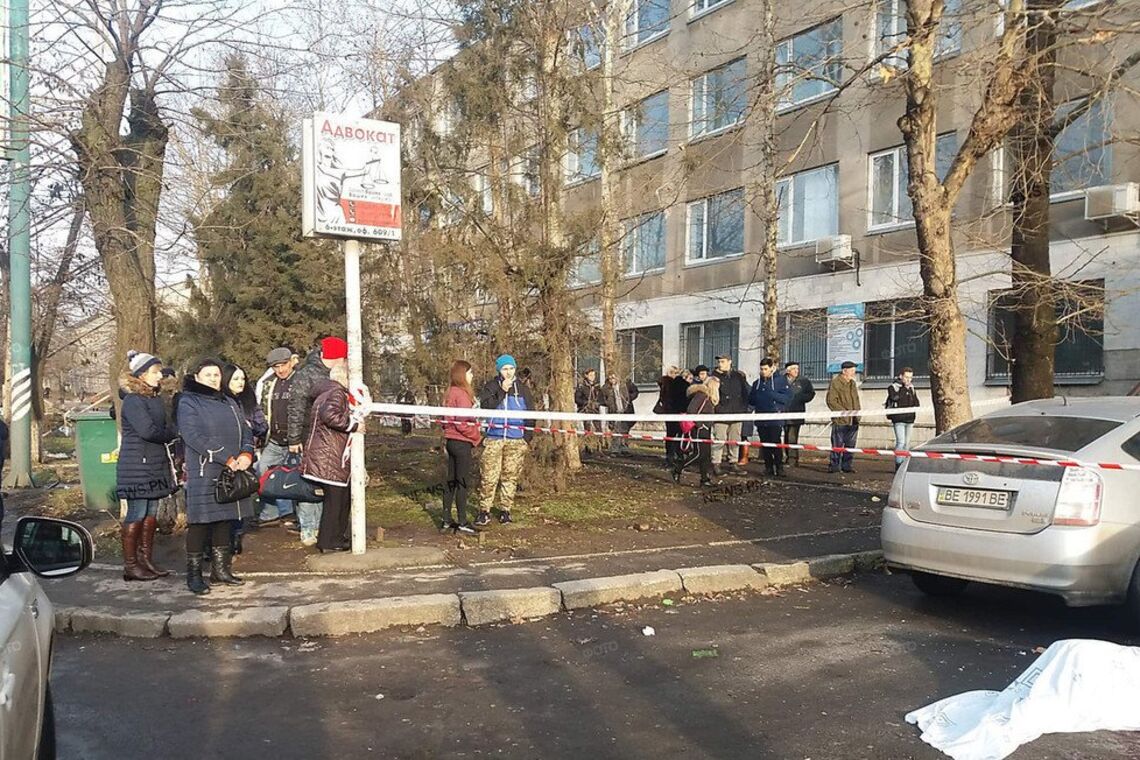 Що сталося в Миколаєві: подробиці стрілянини біля суду, фото, відео