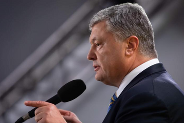 'Всенародна любов і визнання': опитування показало ставлення українців до Порошенка