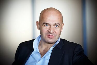 Кононенко пытается покинуть Украину, но его не выпускают, - Сергей Лещенко