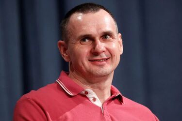 Сенцов і Саакашвілі відсвяткували новосілля: їх дивне спільне фото викликало питання