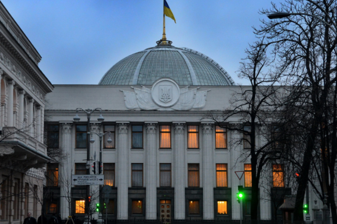Наврут, докупят и заберут: сценарий, как 'Слуга народа' может ввести рынок земли в Украине