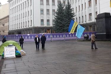 У Офиса президента строят новогодний каток