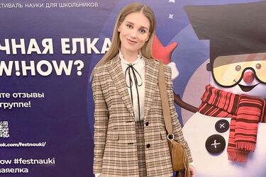 'Просто фанатею!' Кристина Асмус после скандала с фото и видео 18+ попросила о помощи