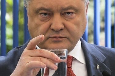 Порошенко розлютив своєю героїчною кривавою історією