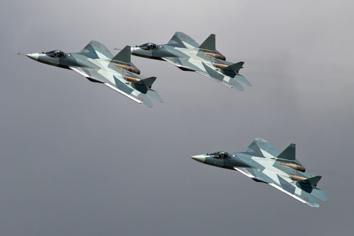 Реактивные самолеты РФ над Донбассом: Жданов допустил авиаудар