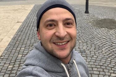 Клоун в Стране Дураков: Зеленский стал героем песни