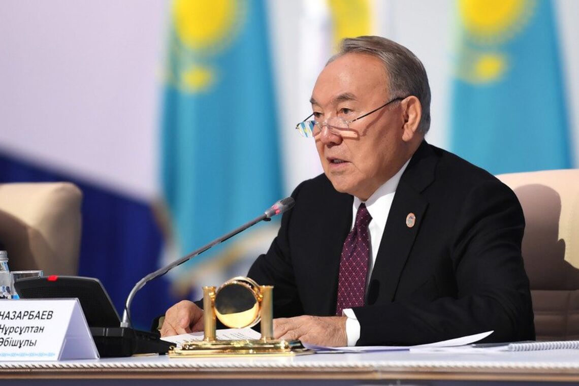 Почему Назарбаев ушел в отставку? Радзиховский дал два ответа