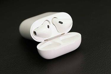 Чим AirPods 2 відрізняються від колишньої моделі і коли вийдуть