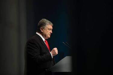 Порошенку влаштували дуже неприємний сюрприз в Ужгороді. Відео з повітря