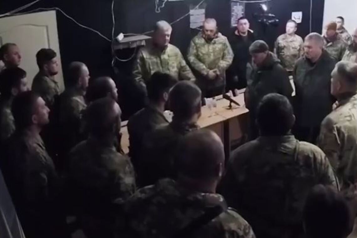Скрытая камера: Появилось видео встречи Порошенко с бойцами 'Азова'