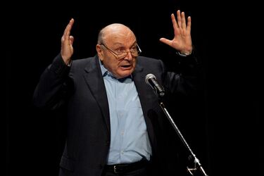 Его место в буфете. Арестович о Жванецком, ордене от Путина и людях-масках
