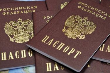 Путин начал раздачу паспортов РФ жителям ОРДЛО, чем это опасно для Украины