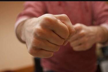 Украинец атаковал сотрудниц энергокомпании из-за счета за свет